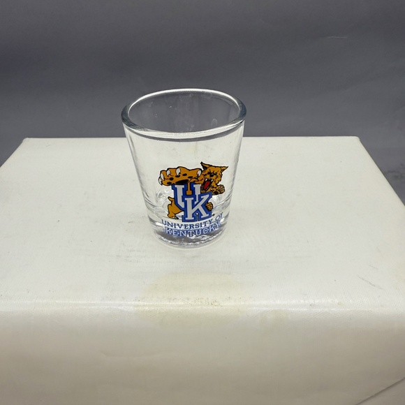 Three Vintage, Unused University Shot Glasses - Picture 3 of 8
